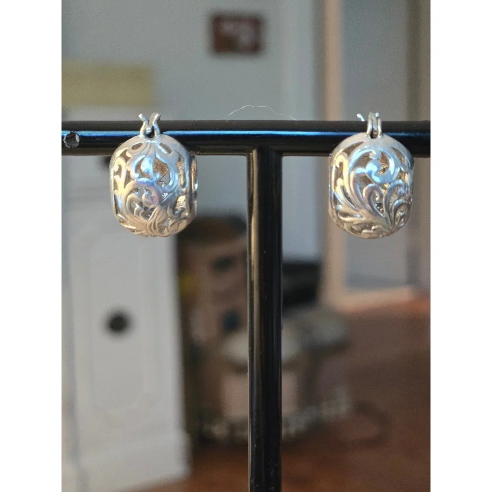 Silvertone Filagree Small Hoop Earrings Pierced Vintage